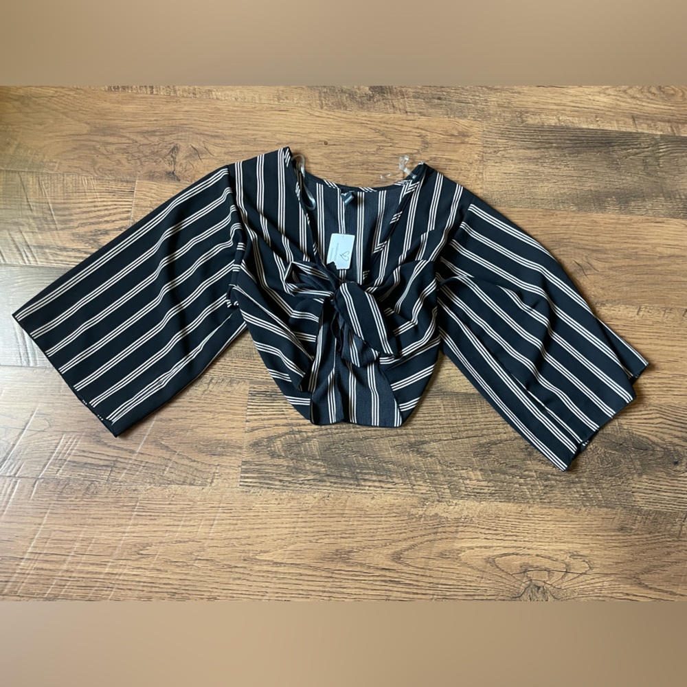 NWT Windsor tie crop shirt